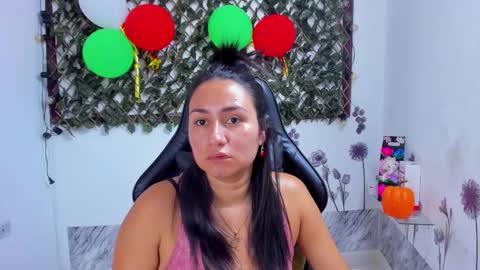 Luna  online show from November 2025 07:38:01 PM