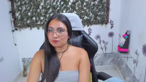 Luna  online show from November 2025 12:24:01 AM