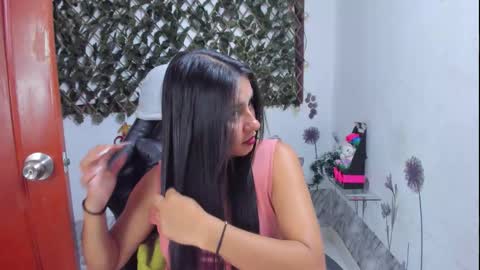 Luna  online show from December 2025 10:07:02 PM