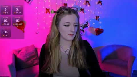 luna_berryy online show from April 2026 07:23:02 PM