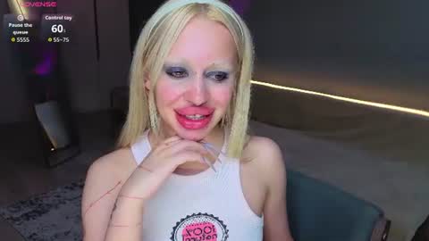 Snapshot of luna_beverly chatting on July 2026 08:37:01 PM luna_beverly online show from July 2026 08:37:01 PM