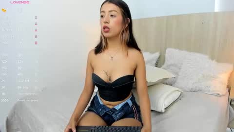 Snapshot of luna_davies chatting on November 2025 07:59:01 PM Luna online show from November 2025 07:59:01 PM