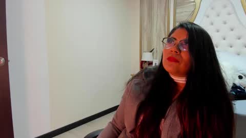 luna  online show from September 2025 11:57:01 AM