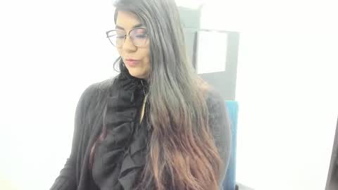 luna  online show from October 2025 11:43:01 AM