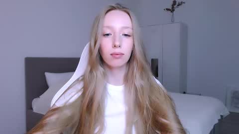 Luna online show from November 2025 08:18:01 PM