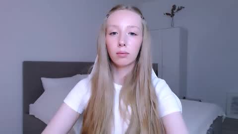 Luna online show from November 2025 09:46:02 PM