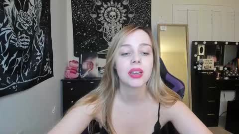 Luna online show from November 2025 03:08:02 AM