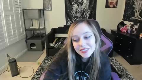 Luna online show from January 2026 04:51:01 AM