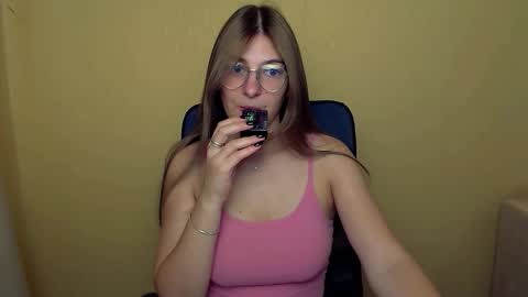 Snapshot of luna_lush_ chatting on September 2025 09:53:02 AM Luna online show from September 2025 09:53:02 AM