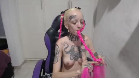 Luna online show from February 2025 01:02:01 AM