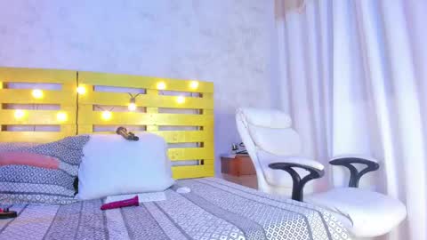 Luna online show from November 2025 11:43:02 AM