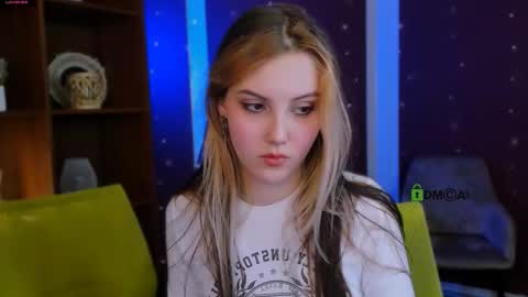 Luna online show from November 2025 07:35:01 PM