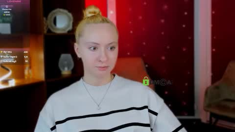 Luna online show from December 2025 05:54:01 PM