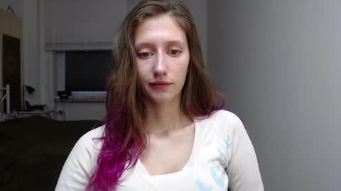 L U N A  online show from November 2025 06:34:02 AM