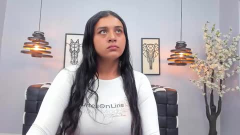 Luna Abril  online show from February 2026 12:15:01 PM