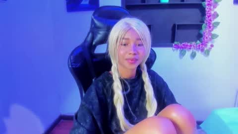 Snapshot of lunaa_brunettee chatting on February 2026 03:33:01 AM lunna online show from February 2026 03:33:01 AM