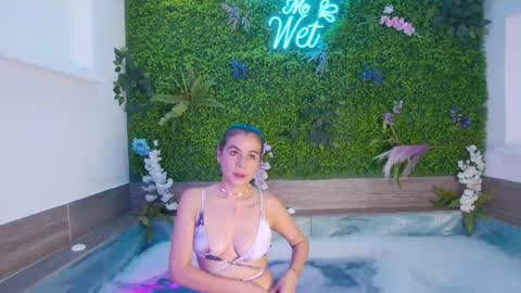 Snapshot of lunaa_lovve chatting on December 2024 12:34:01 PM Luna online show from December 2024 12:34:01 PM