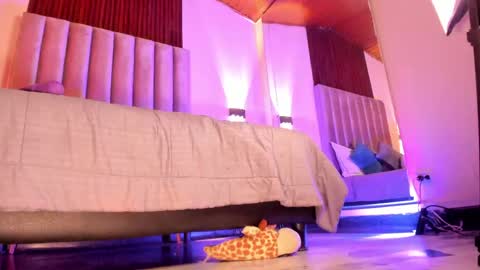 lunaa_moonn online show from May 2026 08:36:01 PM