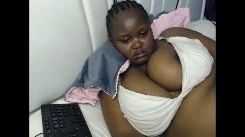 lunabloom01 online show from October 2025 06:06:01 PM