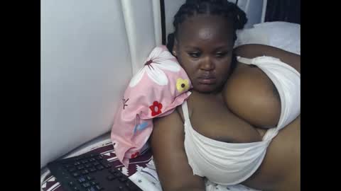 lunabloom01 online show from October 2025 08:40:02 PM