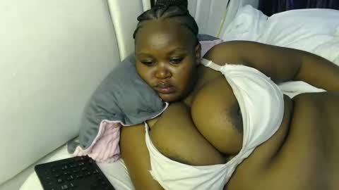 Snapshot of lunabloom01 chatting on February 2026 11:23:01 PM lunabloom01 online show from February 2026 11:23:01 PM