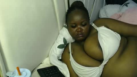 Snapshot of lunabloom01 chatting on March 2026 10:47:01 PM lunabloom01 online show from March 2026 10:47:01 PM