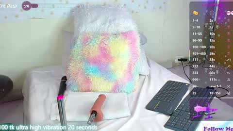 Luna online show from February 2025 10:03:01 PM