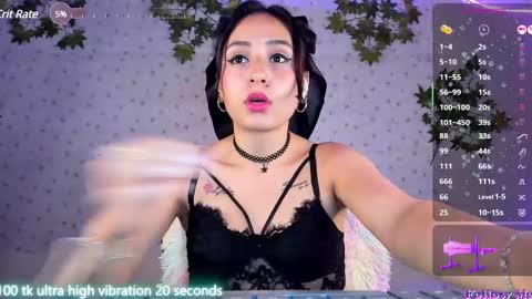 Luna online show from February 2025 08:33:02 PM