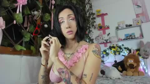 Snapshot of lunacristal_moon chatting on December 2024 01:18:01 AM lunacristal_moon online show from December 2024 01:18:01 AM