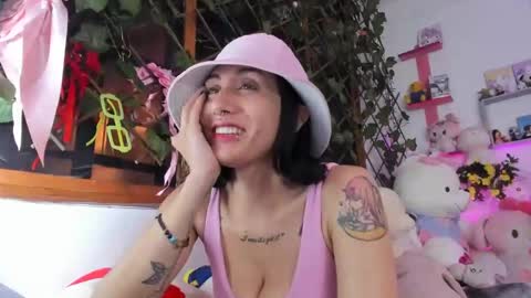 Snapshot of lunacristal_moon chatting on February 2025 01:19:02 PM lunacristal_moon online show from February 2025 01:19:02 PM