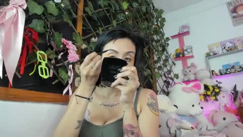 Snapshot of lunacristal_moon chatting on February 2025 11:03:01 PM lunacristal_moon online show from February 2025 11:03:01 PM