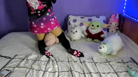 Snapshot of lunacristal_moon chatting on February 2026 06:20:02 AM lunacristal_moon online show from February 2026 06:20:02 AM