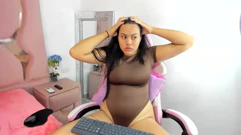 lunadreamsht online show from December 2025 12:45:02 PM