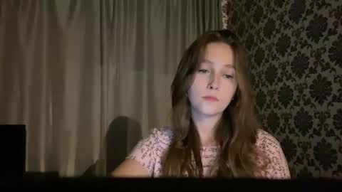 Snapshot of lunafeather chatting on June 2026 06:32:02 PM lunafeather online show from June 2026 06:32:02 PM