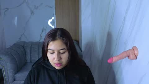 Lunafemme tf online show from April 2026 03:09:02 AM