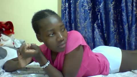lunah_kitty online show from April 2026 11:24:02 PM