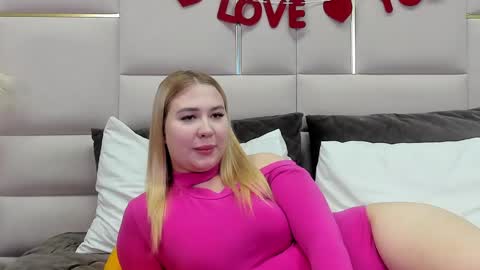 Snapshot of lunahouston chatting on February 2025 07:07:01 PM LunaHouston online show from February 2025 07:07:01 PM