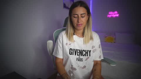 Laura online show from October 2025 03:14:02 PM