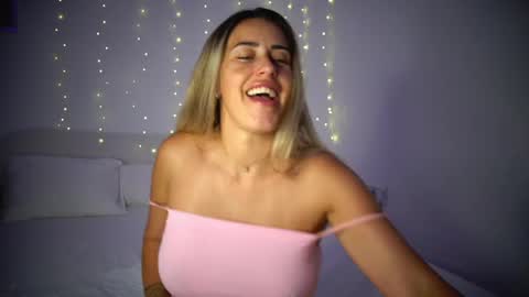 Snapshot of lunaink_ chatting on June 2026 10:44:02 PM Laura online show from June 2026 10:44:02 PM