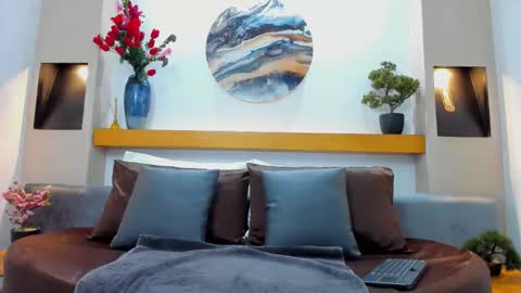 Luna online show from October 2025 06:35:02 AM