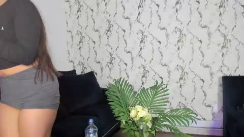 Snapshot of lunaliaa_ chatting on June 2026 05:39:01 AM Lunalia online show from June 2026 05:39:01 AM