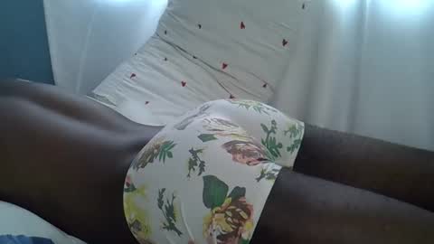 Snapshot of lunalove22_ chatting on October 2025 04:35:02 AM lunalove22_ online show from October 2025 04:35:02 AM