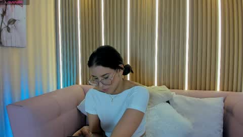 Snapshot of lunamillers_ chatting on June 2026 04:18:02 AM lunamillers_ online show from June 2026 04:18:02 AM