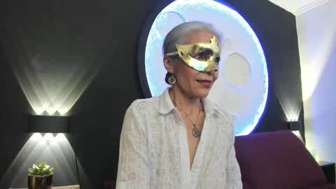 lunamisteriosa_ online show from November 2025 11:44:01 AM