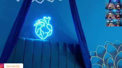 Luna online show from October 2025 07:36:02 PM