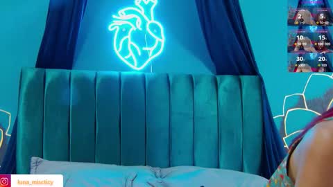 Luna online show from November 2025 07:58:01 PM