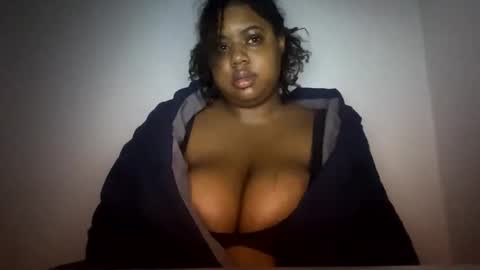 lunamoth00 online show from February 2026 12:20:01 PM