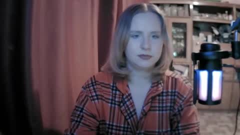 Snapshot of lunamystique_ chatting on May 2026 06:04:01 PM lunamystique_ online show from May 2026 06:04:01 PM