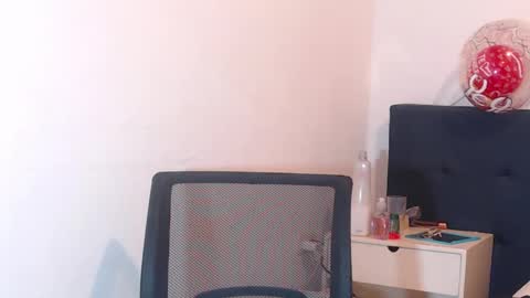 Snapshot of lunapalmer01 chatting on December 2024 07:21:01 AM Julieth online show from December 2024 07:21:01 AM