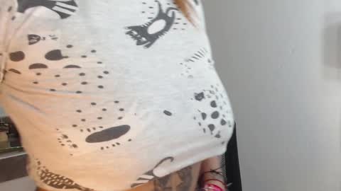 Snapshot of lunapalmer01 chatting on January 2025 11:11:01 AM Julieth online show from January 2025 11:11:01 AM